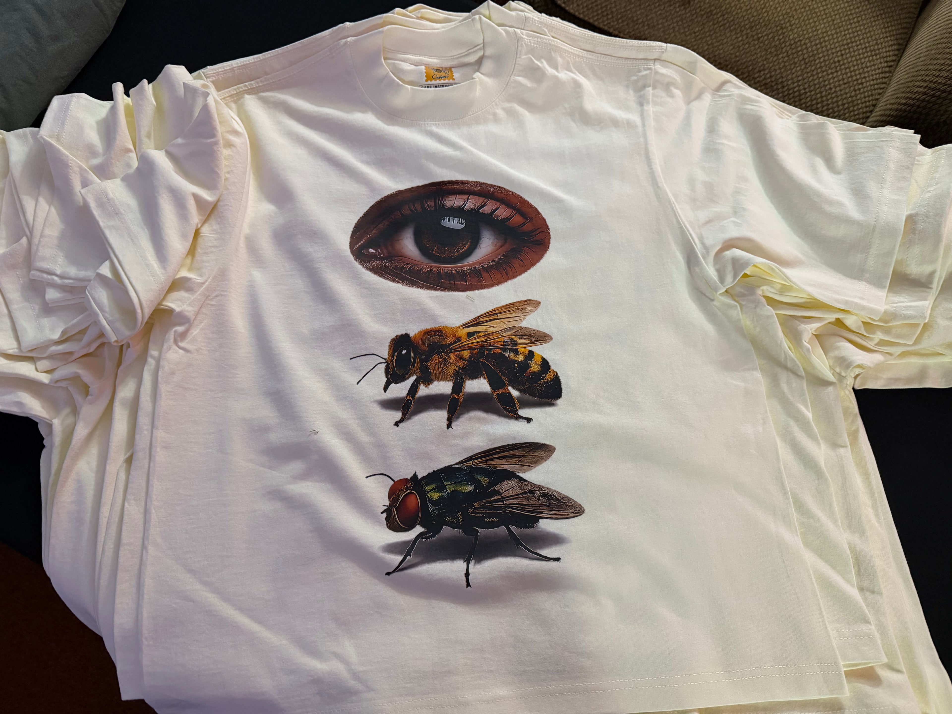 👁️🐝🪰 T-Shirt (Realistic)